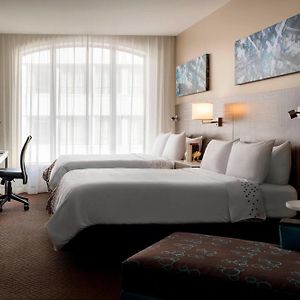 Queen Room Mobility or hearing accessible